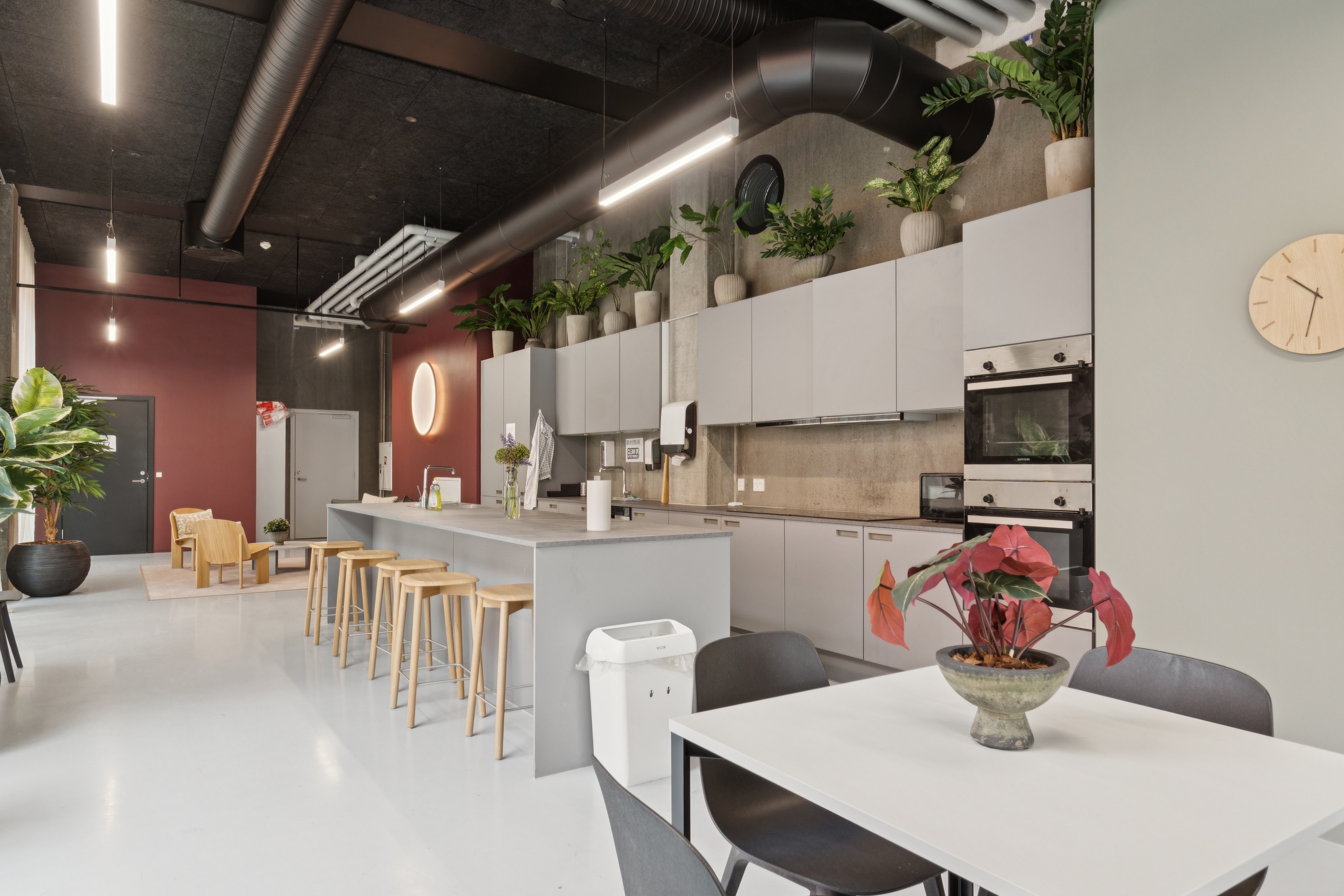 Community Dinner Brings Akeleje Hus Residents Together